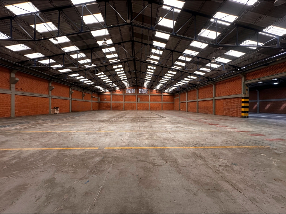 BODEGA DE 1.633 M² EN MONTEVIDEO