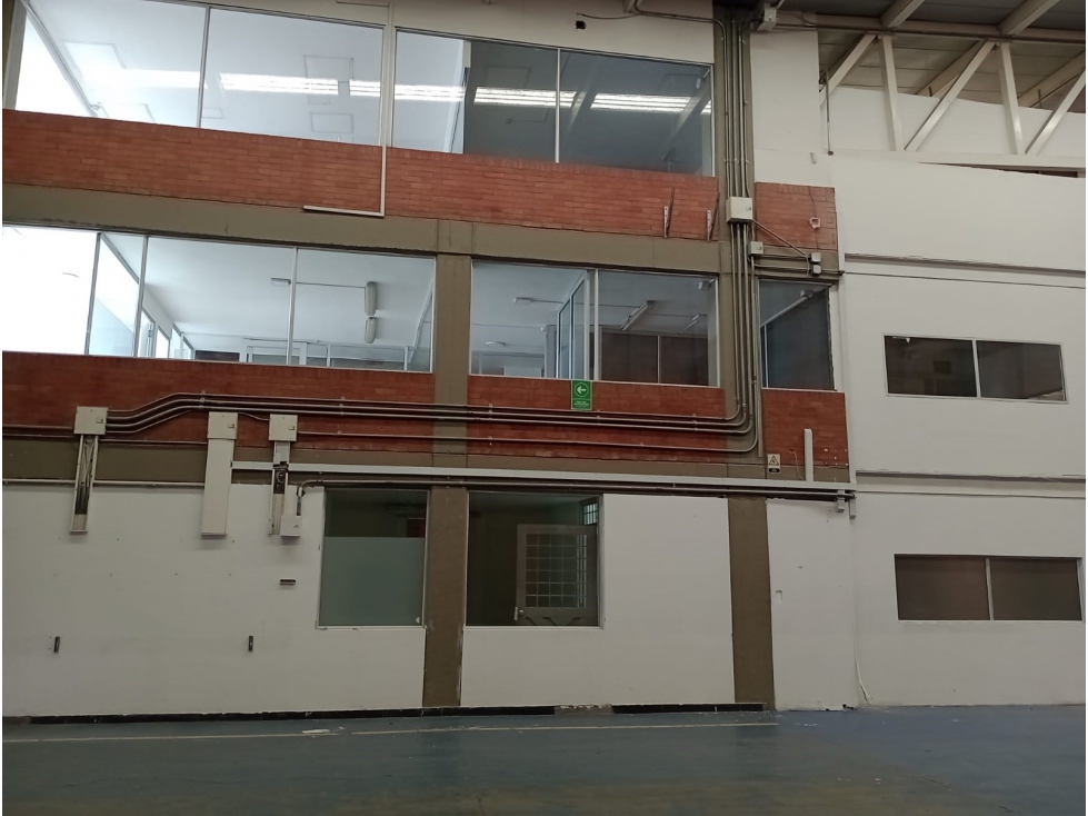 ARRIENDO BODEGA 668 M² PARQUE INDUSTRIAL CALLE 80 - SIBERIA - 5