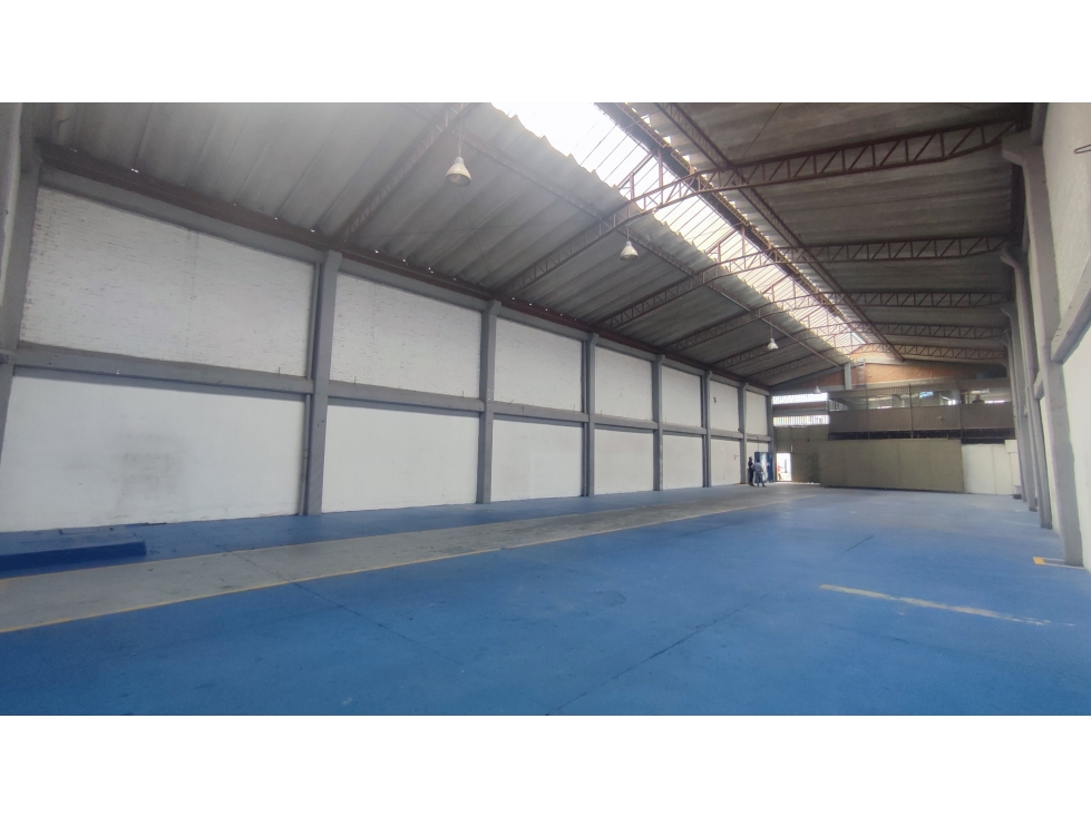 BODEGA DE 600 m² CON 300 KVA EN MONTEVIDEO - 2