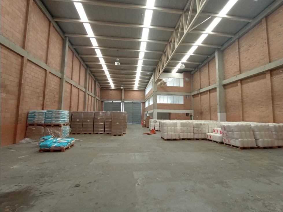 ARRIENDO BODEGA 635 m² PARQUE INDUSTRIAL CALLE 80 SIBERIA - 3