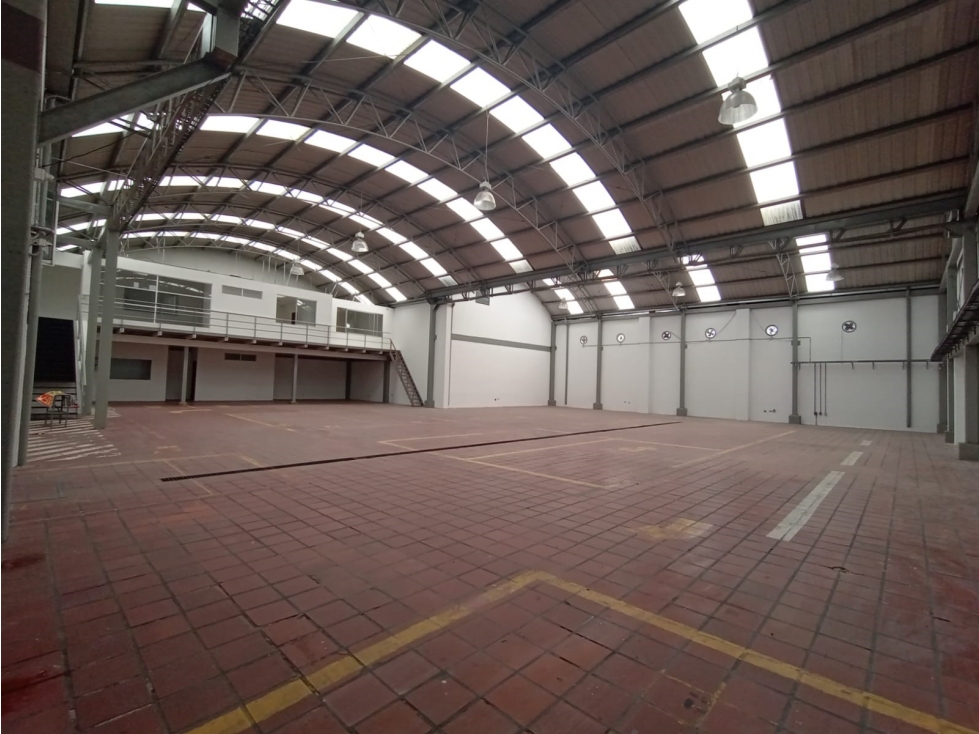 BODEGA INDUSTRIAL DE 1.000 M² EN RIONEGRO BARRIOS UNIDOS — foto 2