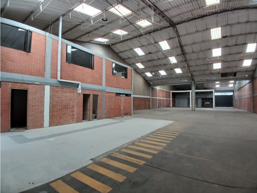 BODEGA DE 1.000 M² EN PUENTE ARANDA, CARGA ELECTRICA HASTA 450 KVA — foto 2