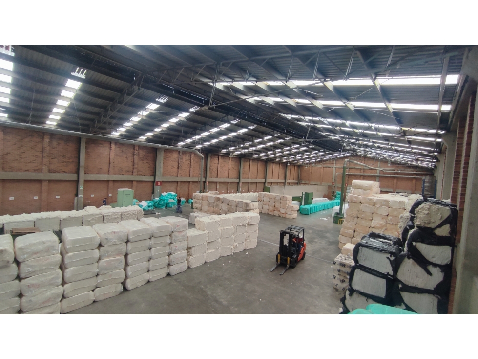 ARRIENDO BODEGA DE 2.520 M² EN ZONA INDUSTRIAL DE LUSITANIA — foto 3