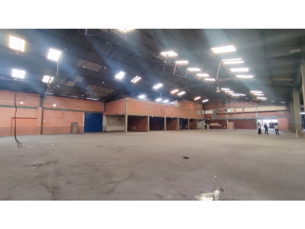 ARRIENDO BODEGA 3.600 M² MONTEVIDEO. — foto 5