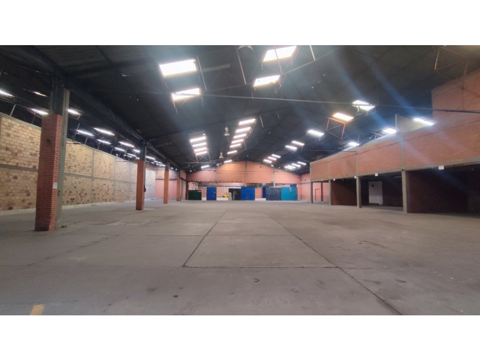 ARRIENDO BODEGA 7.200 M² MONTEVIDEO