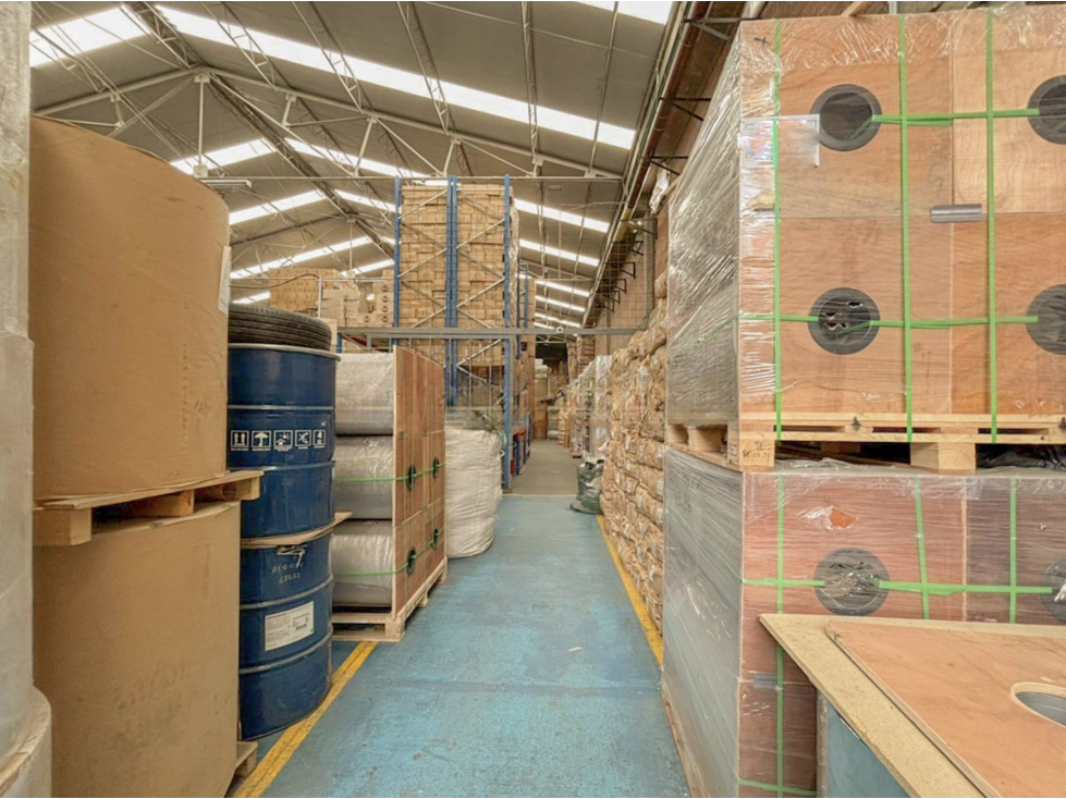 BODEGA DE 820 M² EN ZONA INDUSTRIAL DE MONTEVIDEO — foto 2