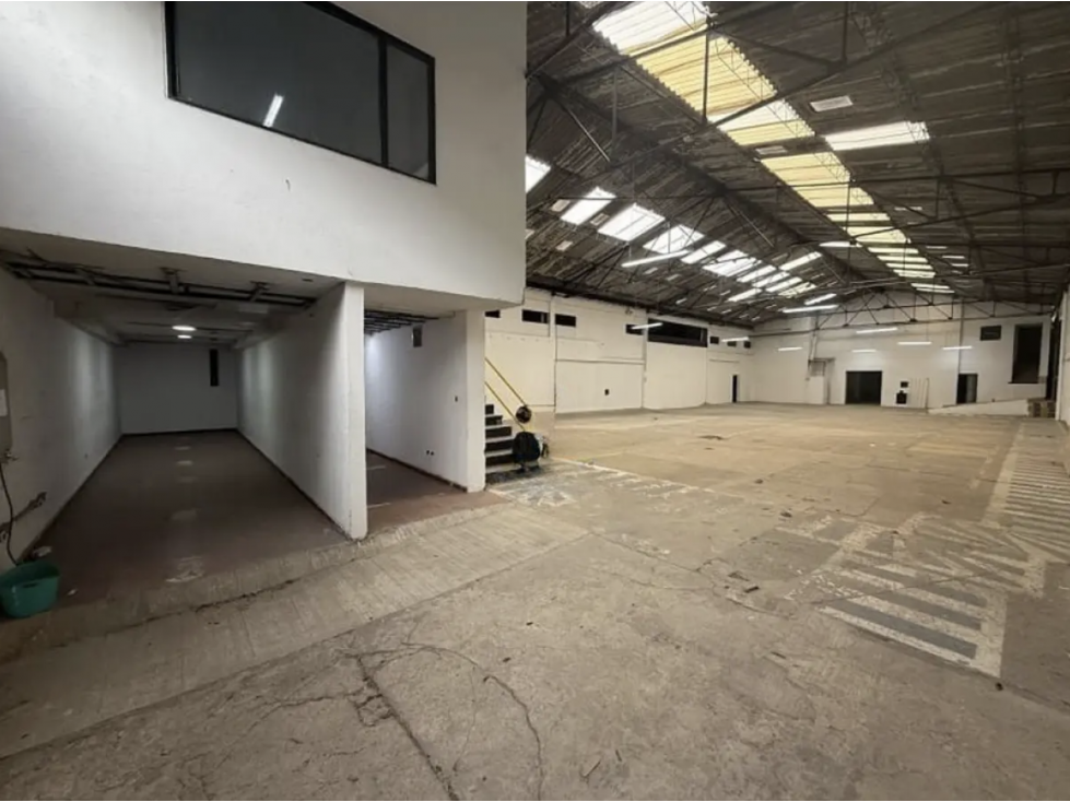 BODEGA DE 1.300 M² EN ORTEZAL, PUENTE ARANDA — foto 5