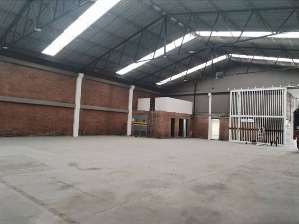BODEGA DE 1.236 M² EN CHAPINERO, ÁREA LIBRE DE 500 M² — foto 3