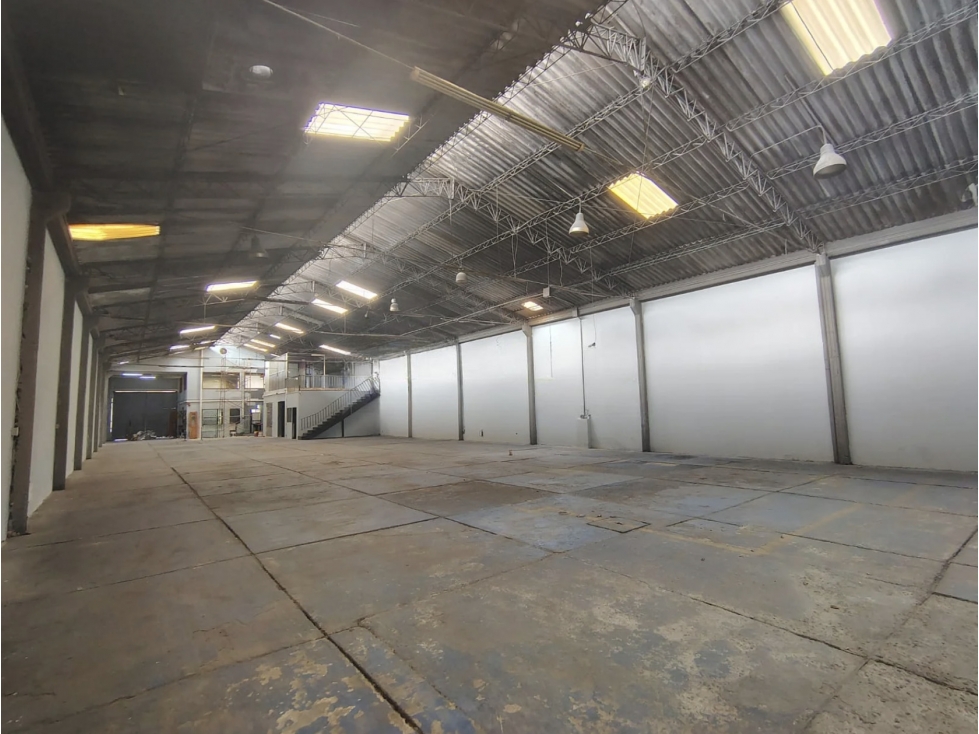 BODEGA DE 1.200 M² BOYACÁ REAL. CARGA ELÉCTRICA 75 KVA
