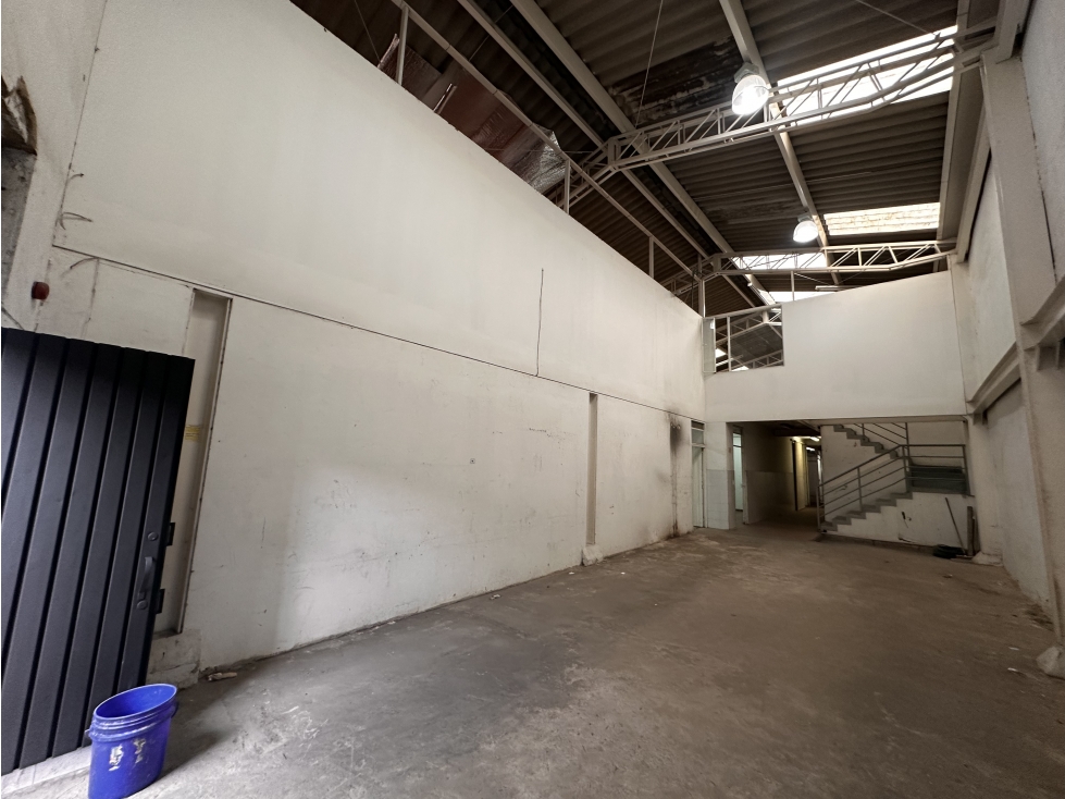 BODEGA DE 500 M² BARRIO GAITÁN,