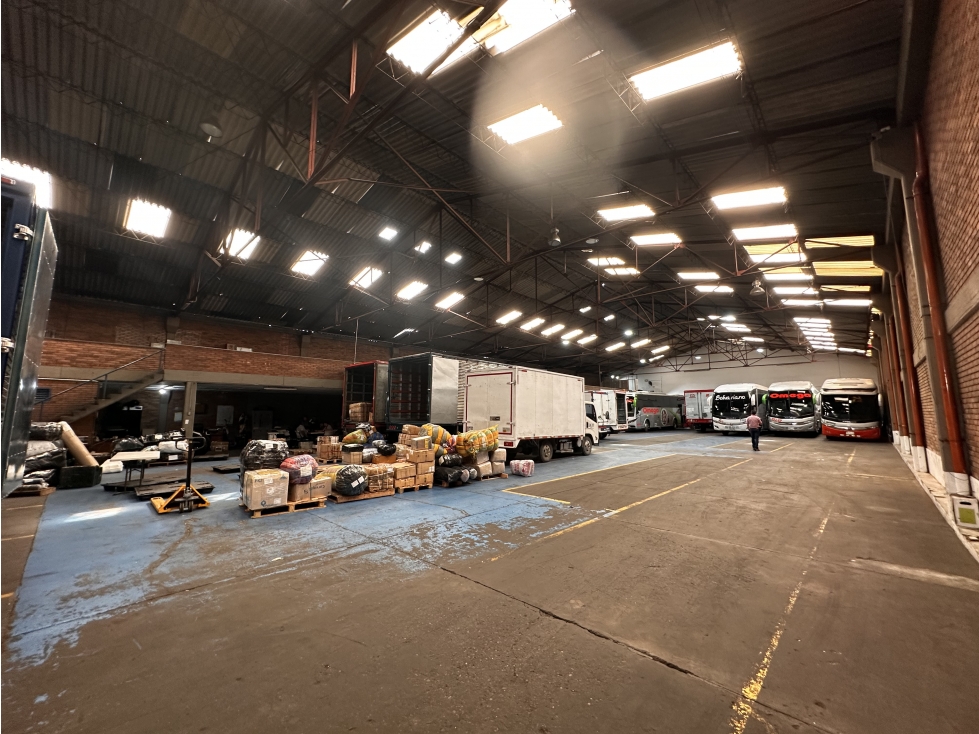 BODEGA DE 1.589 M² EN VENTA, SECTOR INDUSTRIAL DE PUENTE ARANDA - 1