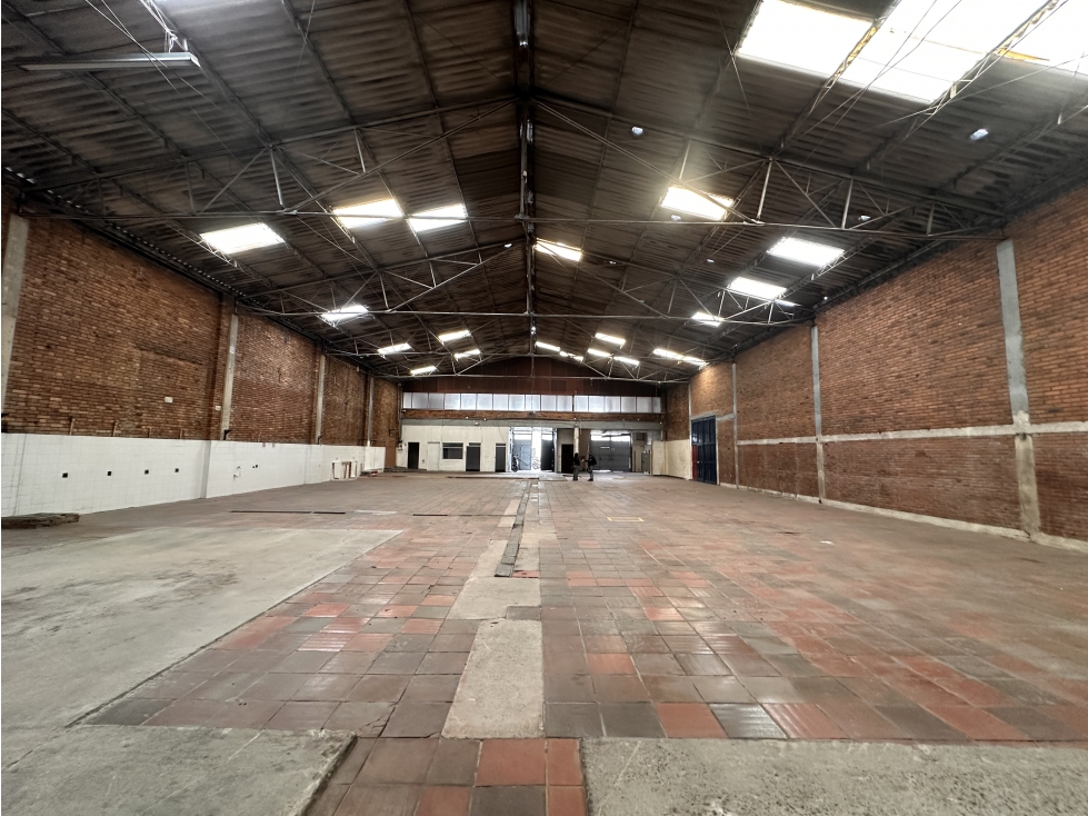 BODEGA DE 923 M², SECTOR INDUSTRIAL DE PUENTE ARANDA — foto 2