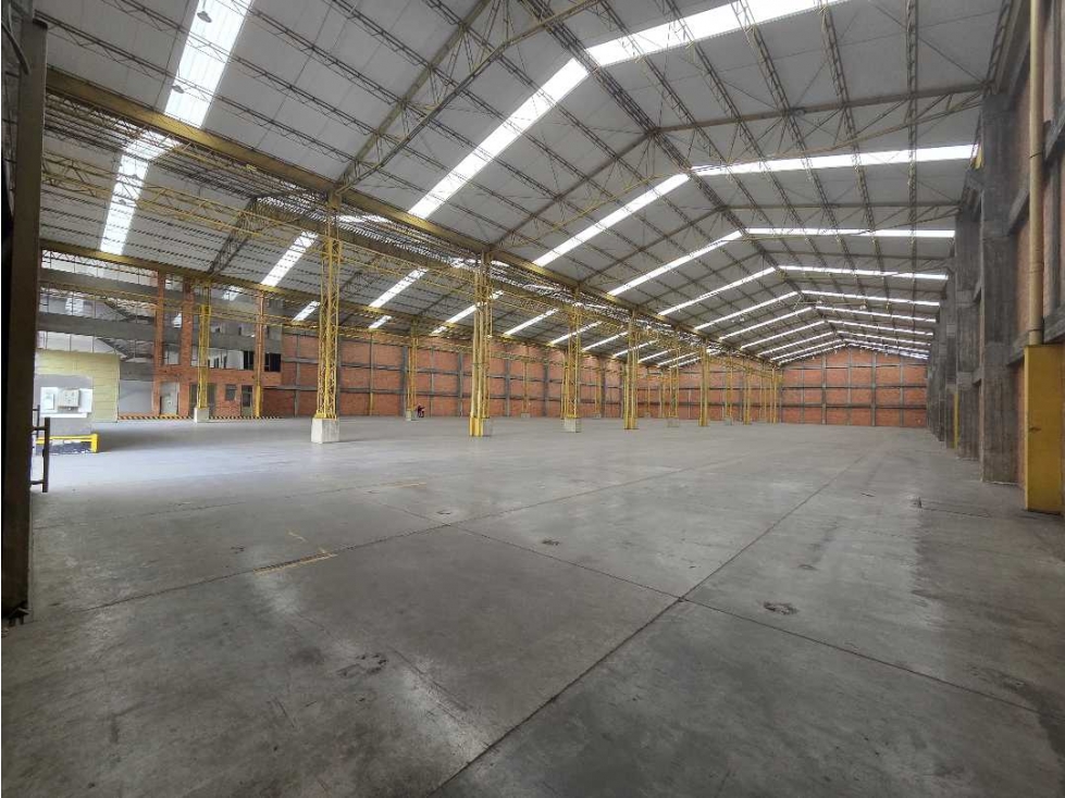 EXCELENTE BODEGA DE 6.854 M² EN ARRIENDO ZONA INDUSTRIAL MONTEVIDEO — foto 5