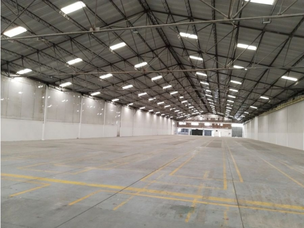BODEGA DE 5.000 M² EN ZONA INDUSTRIAL DE MONTEVIDEO - BOGOTÁ - 2
