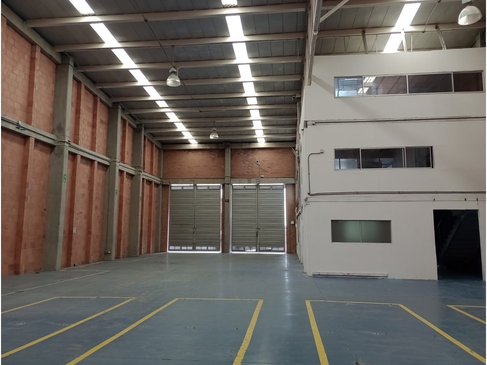 ARRIENDO BODEGA 668 M² PARQUE INDUSTRIAL CALLE 80 - SIBERIA - 2