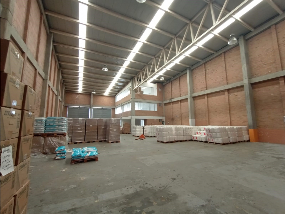 ARRIENDO BODEGA 635 m² PARQUE INDUSTRIAL CALLE 80 SIBERIA - 4