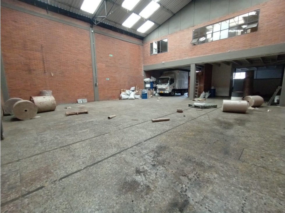 ARRIENDO BODEGA 400 m² GORGONZOLA