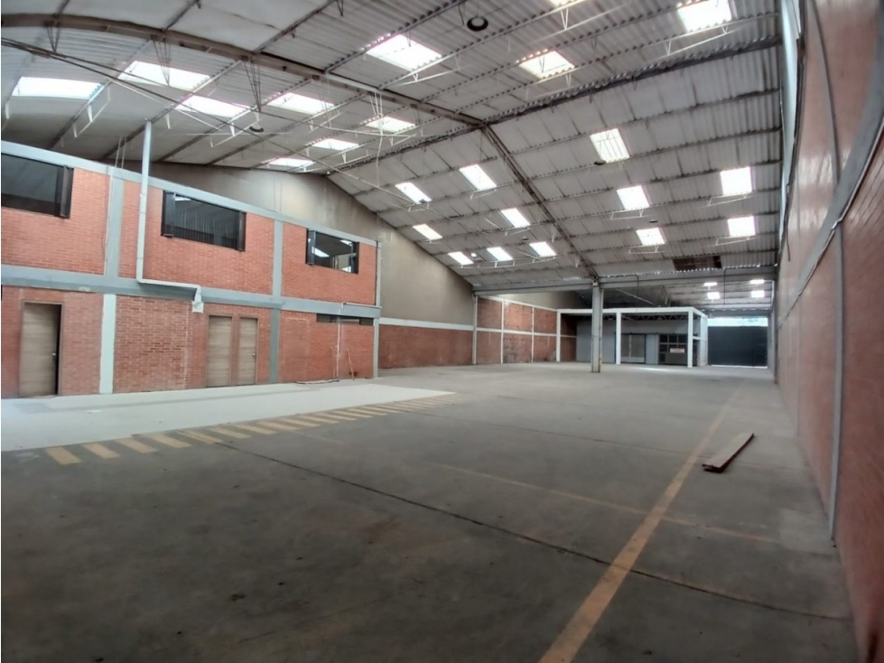 BODEGA DE 1.000 M² EN PUENTE ARANDA, CARGA ELECTRICA HASTA 450 KVA — foto 3