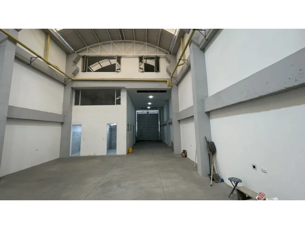 ARRIENDO BODEGA COMERCIAL DE 432 M² EN FONTIBÓN — foto 4