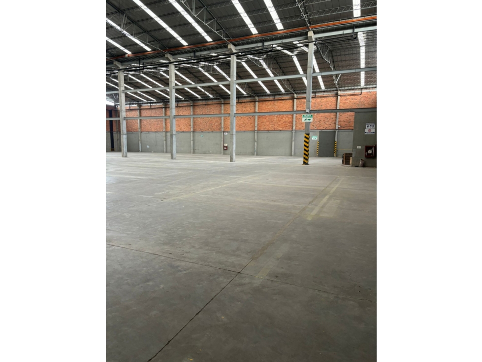 BODEGA DE 4.514 m² PARQUE INDUSTRIAL EN FONTIBÓN — foto 3