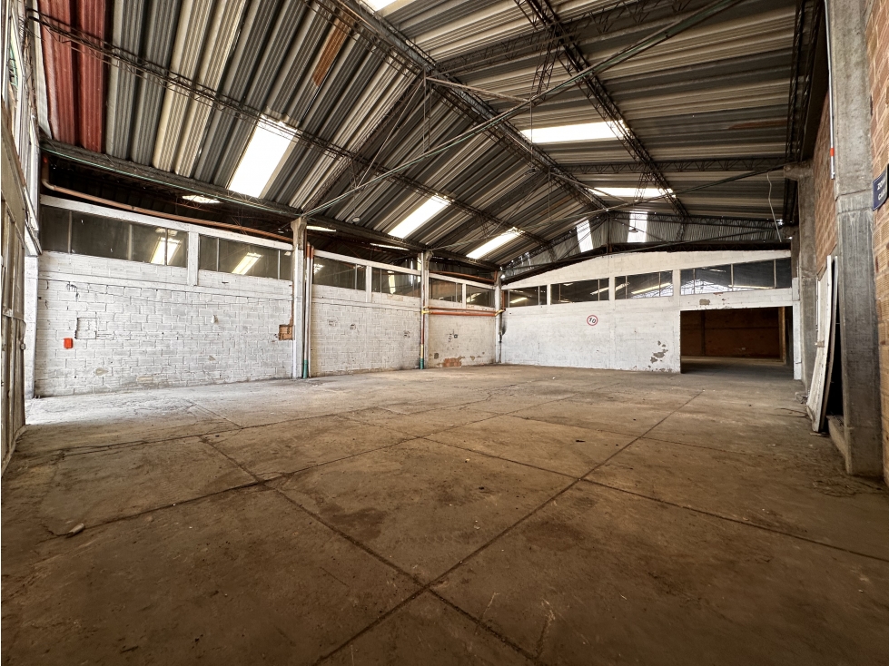 BODEGA DE 2.000 M² , LA FRAGUITA — foto 6