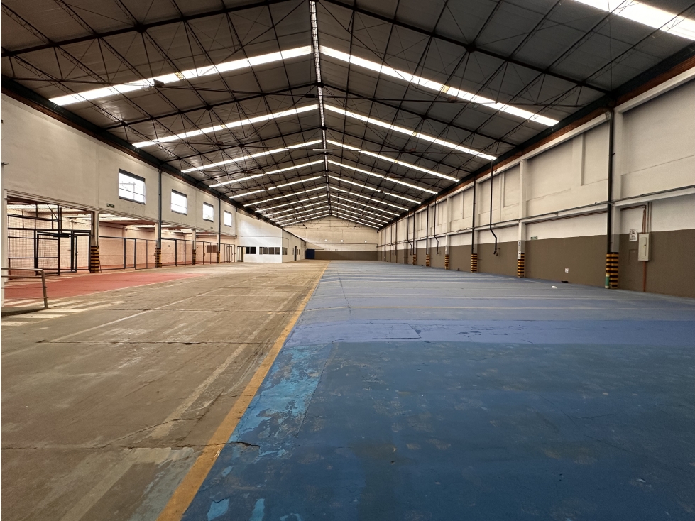 ARRIENDO BODEGA DE 2.814 M², SECTOR INDUSTRIAL DE MONTEVIDEO — foto 2