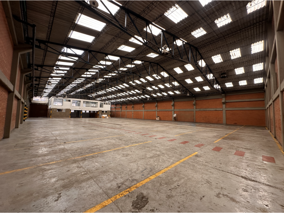 BODEGA DE 1.633 M² EN MONTEVIDEO — foto 4