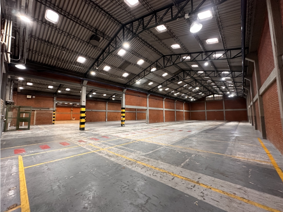 BODEGA DE 2.090 M² EN MONTEVIDEO — foto 5