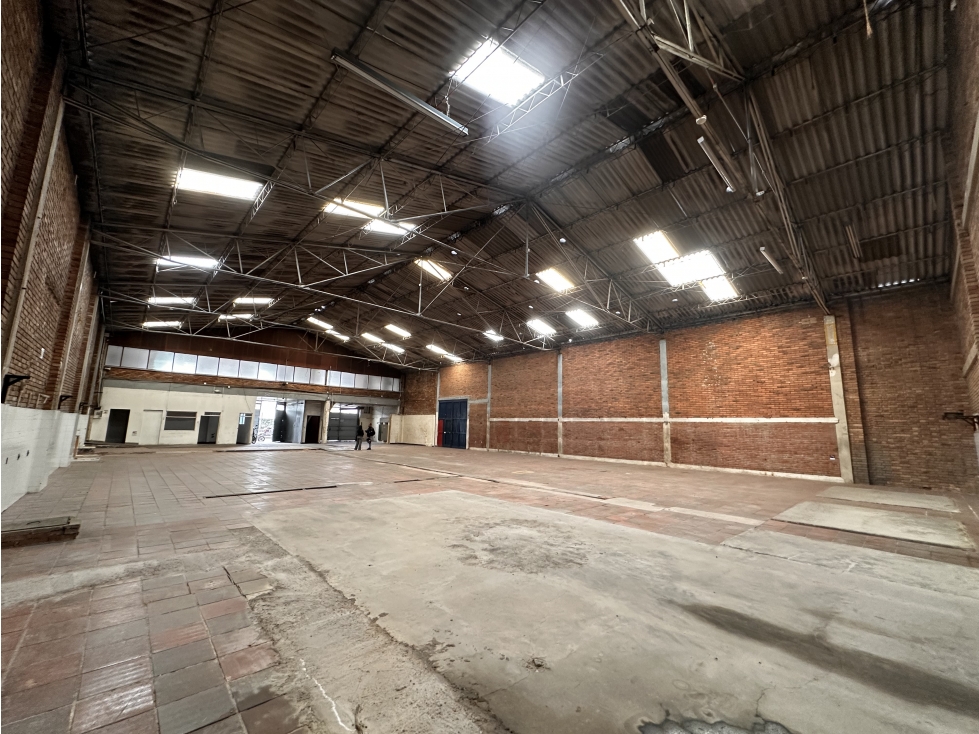 BODEGA DE 923 M², SECTOR INDUSTRIAL DE PUENTE ARANDA — foto 3