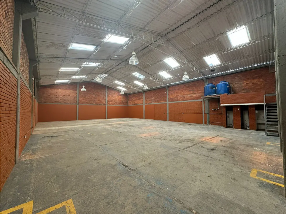 ARRIENDO BODEGA DE 440 m² PUENTE ARANADA — foto 4