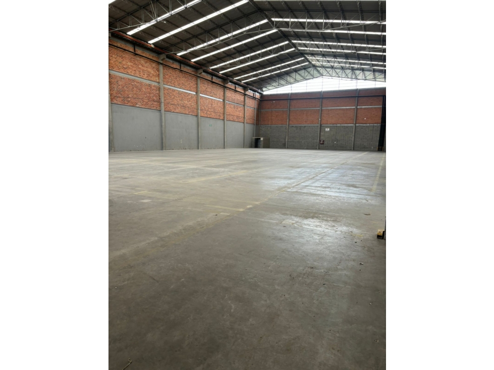 BODEGA DE 4.514 m² PARQUE INDUSTRIAL EN FONTIBÓN — foto 4