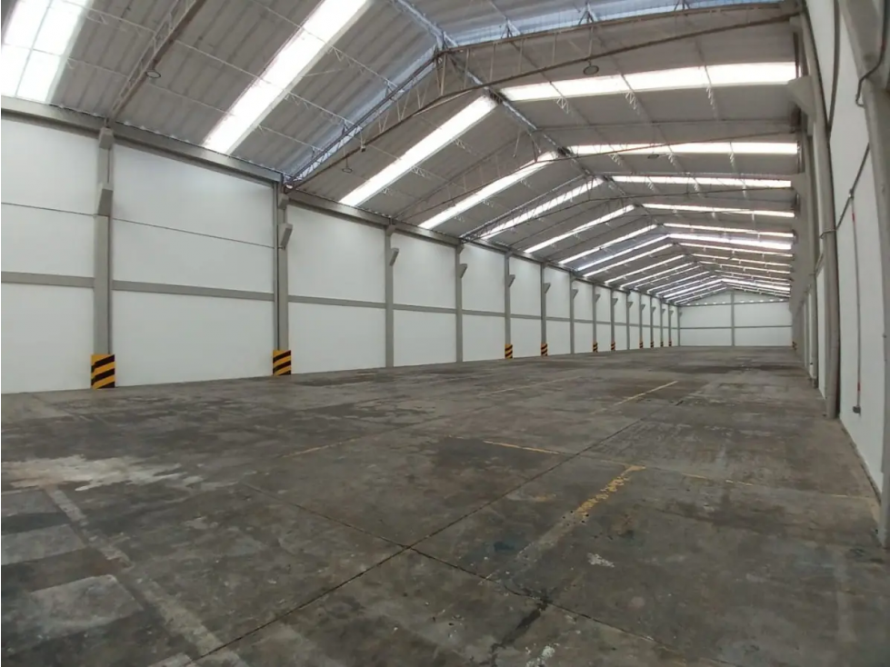 BODEGA DE 2.418 M² EN LA ALQUERIA — foto 3