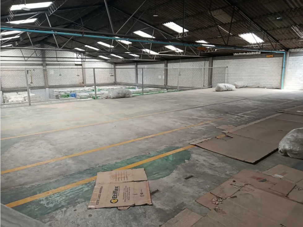 ARRIENDO MAGNIFICA BODEGA 1.200 m² EN MONTEVIDEO — foto 3