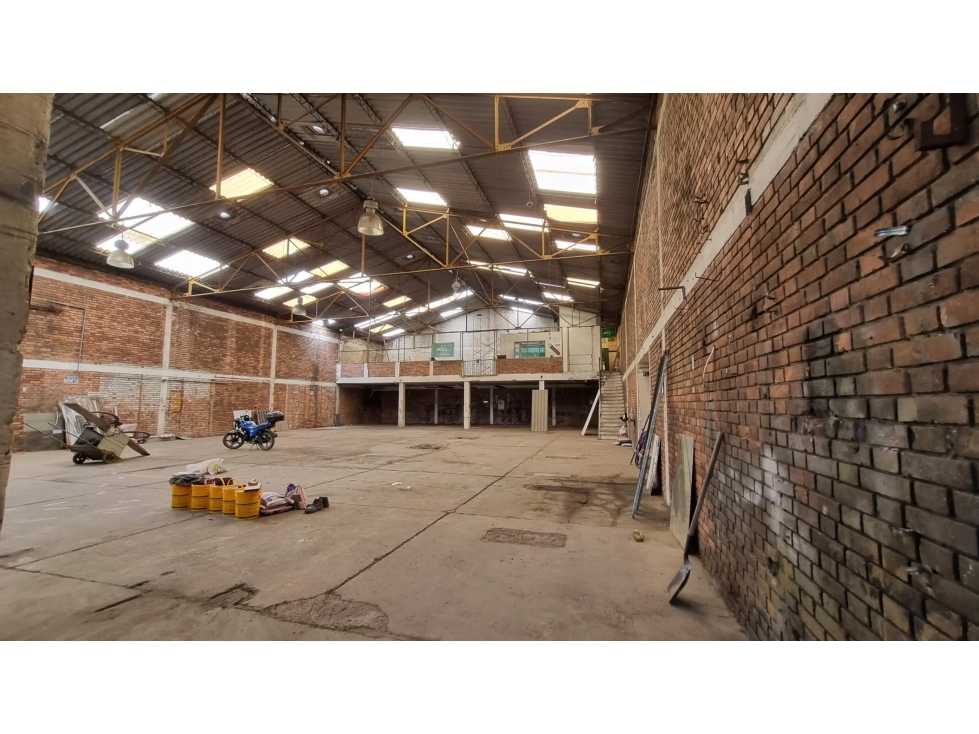 BODEGA DE 900 M² EN LOS EJIDOS, PUENTE ARANDA