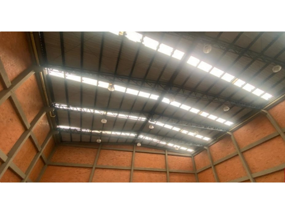 ARRIENDO BODEGA 1.600 m² ZONA INDUSTRIAL FONTIBON - 5