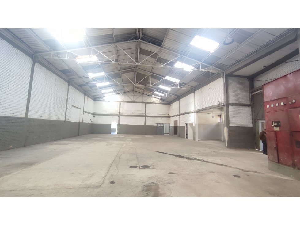 ARRIENDO BODEGA DE 850 m² EN PUENTE ARANDA, CARGA ELÉCTRICA 500 KVA — foto 2
