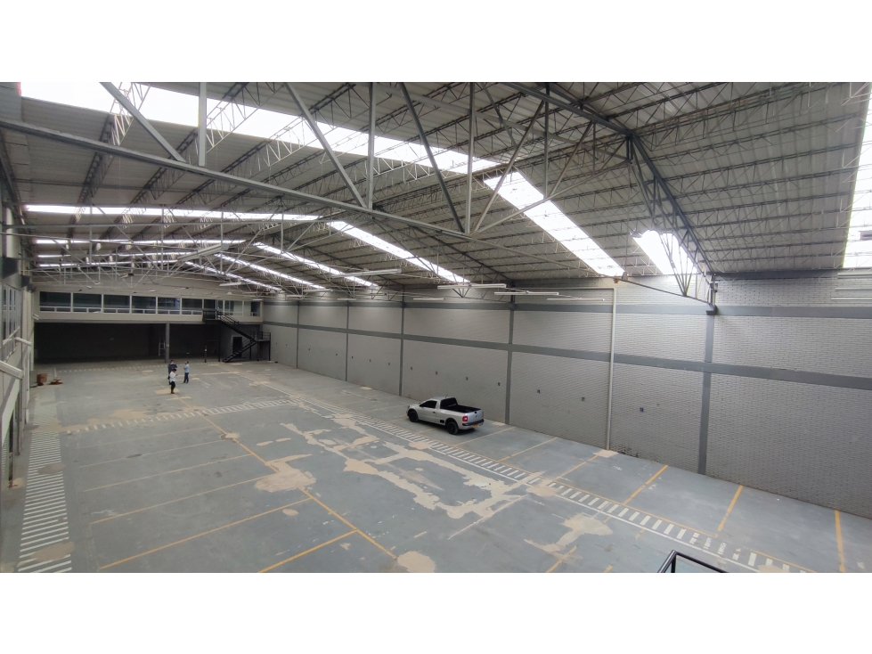 ARRIENDO / VENDO BODEGA PUENTE ARANDA 2.700 m² - 2