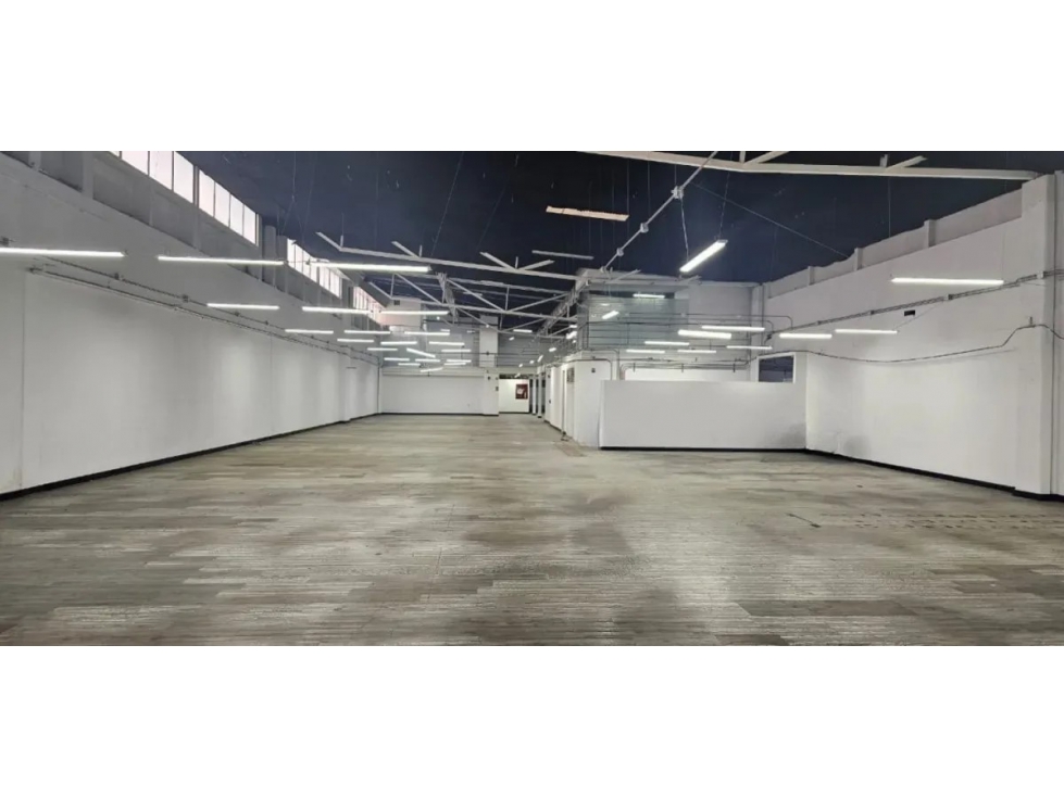 ARRRIENDO BODEGA 1.800 m² AV. BOYACÁ CALLE 26