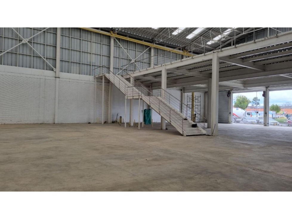ARRIENDO BODEGA VITRINA 2.300 m² — foto 5