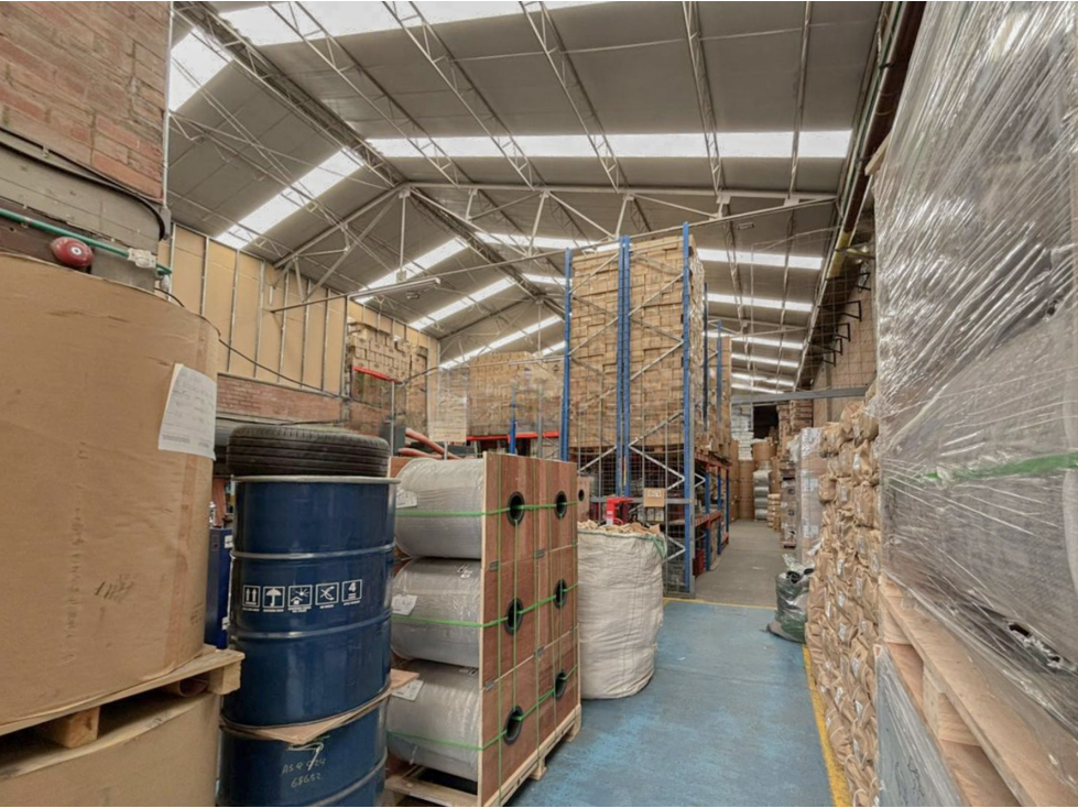 BODEGA DE 820 M² EN ZONA INDUSTRIAL DE MONTEVIDEO — foto 3