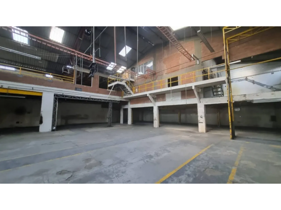 BODEGA DE 1.882 m² EN MONTEVIDEO — foto 3