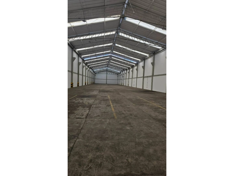 BODEGA DE 2.418 M² EN LA ALQUERIA — foto 2