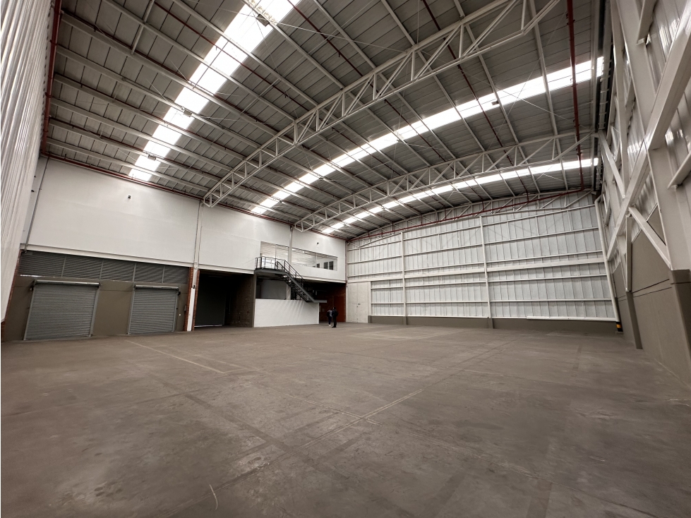 BODEGA DE 924,51 M² COMPLEJO LOGÍSTICO, CERCA AL AEROPUERTO