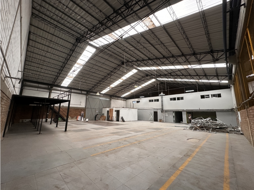 BODEGA DE 3.485 M² EN VENTA/ARRIENDO, FONTIBÓN CERCA AL AEROPUERTO