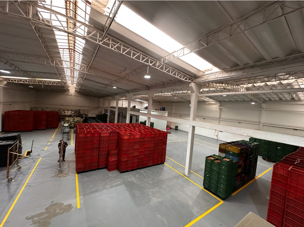 BODEGA DE 1.553,3 m² MONTEVIDEO
