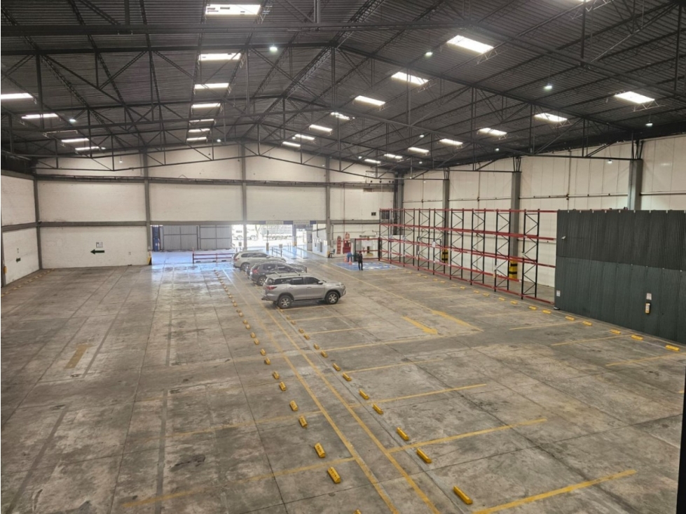 BODEGA DE 2.353 m² CALLE 80, EL CORTIJO - 1