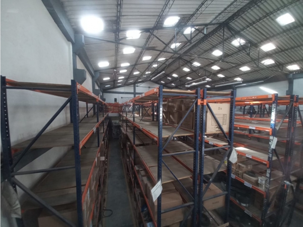 BODEGA DE 650 m² EN PUENTE ARANDA - 5