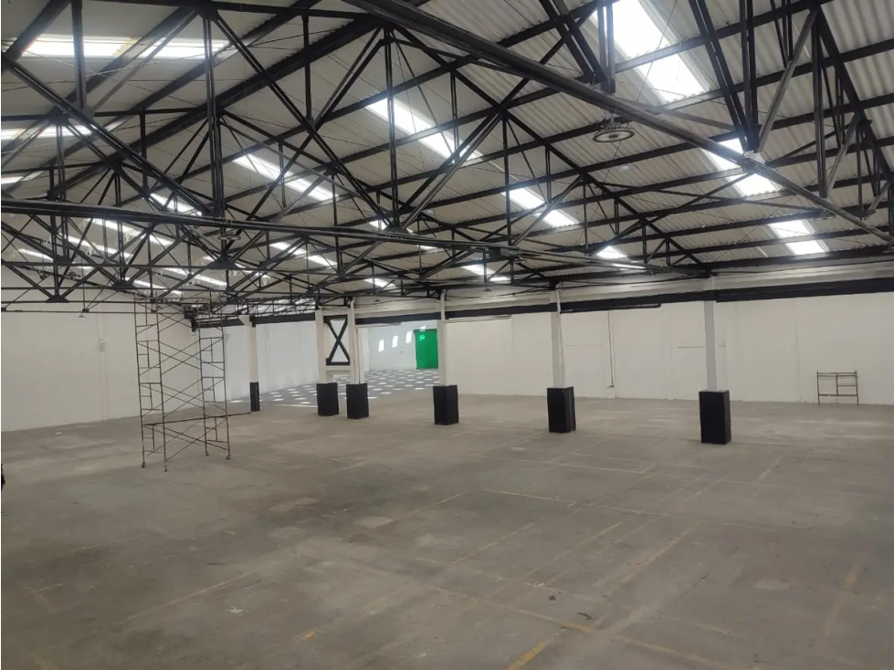 BODEGA 2.600 m² PUENTE ARANDA — foto 6