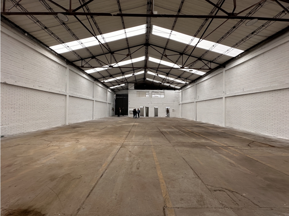 BODEGA DE 490 M² ORTEZAL, PUENTE ARANDA — foto 3