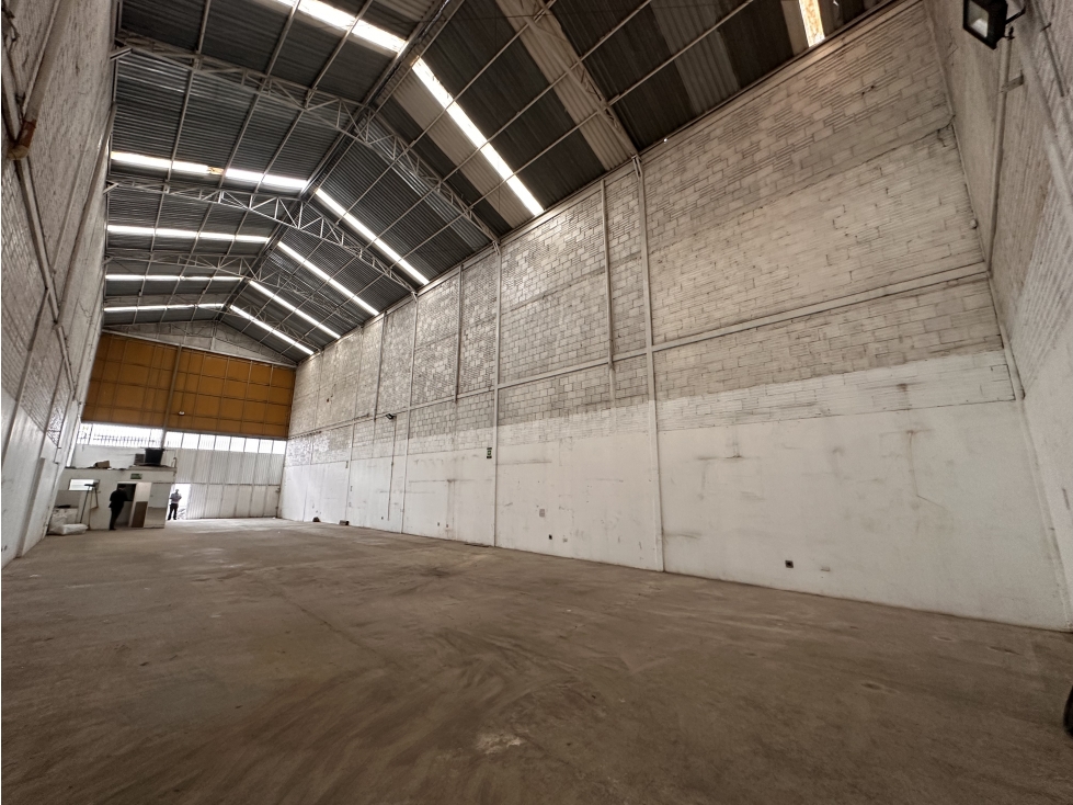 BODEGA DE 330 m² EN LAS FERIAS